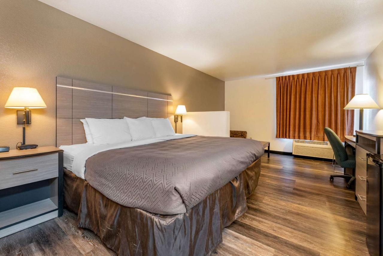Econo Lodge Pueblo Ngoại thất bức ảnh