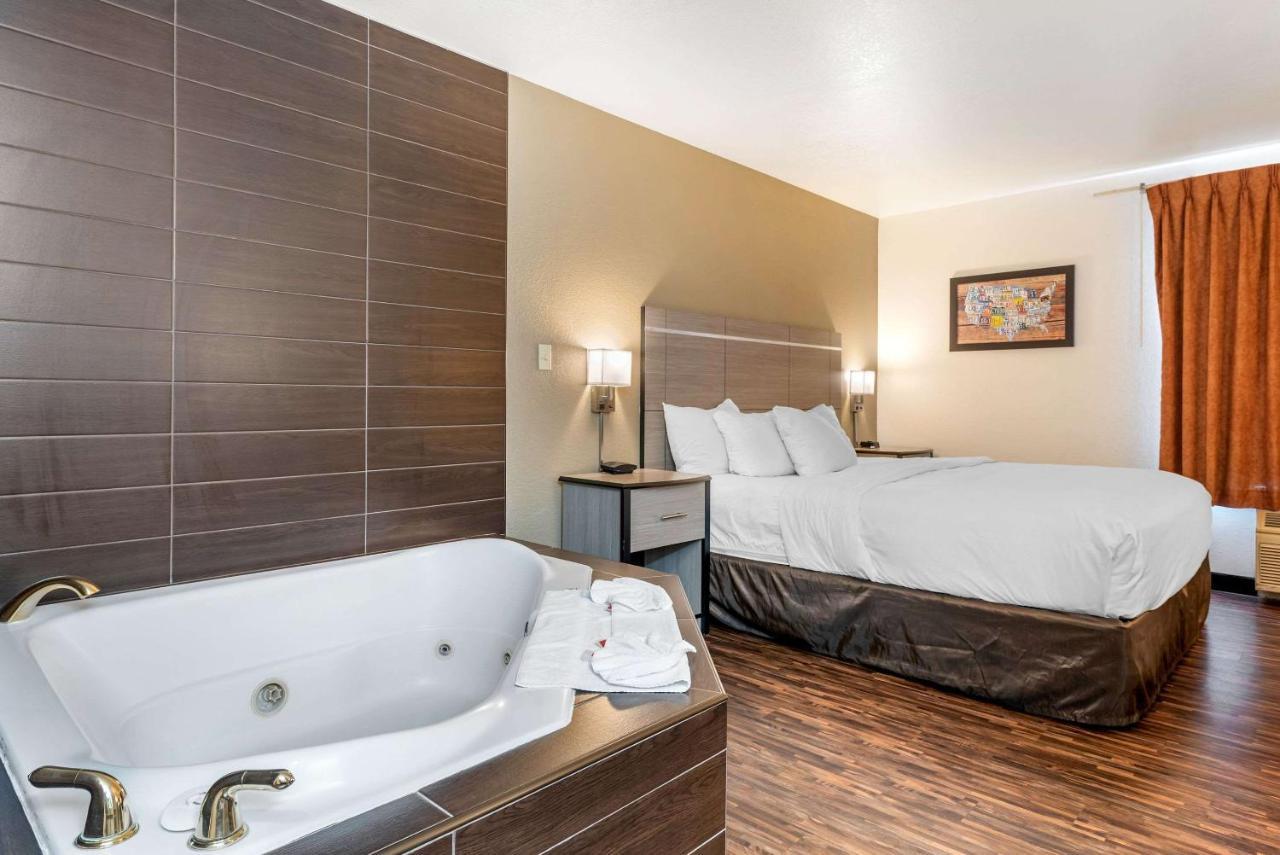 Econo Lodge Pueblo Ngoại thất bức ảnh