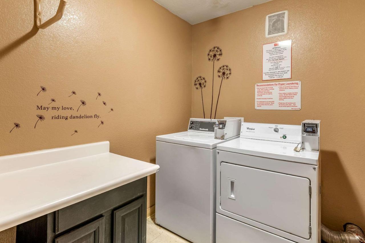 Econo Lodge Pueblo Ngoại thất bức ảnh