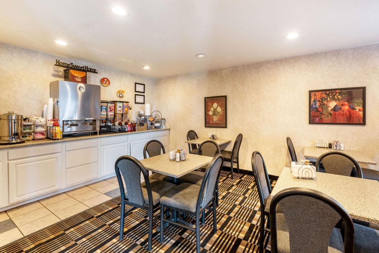 Econo Lodge Pueblo Ngoại thất bức ảnh