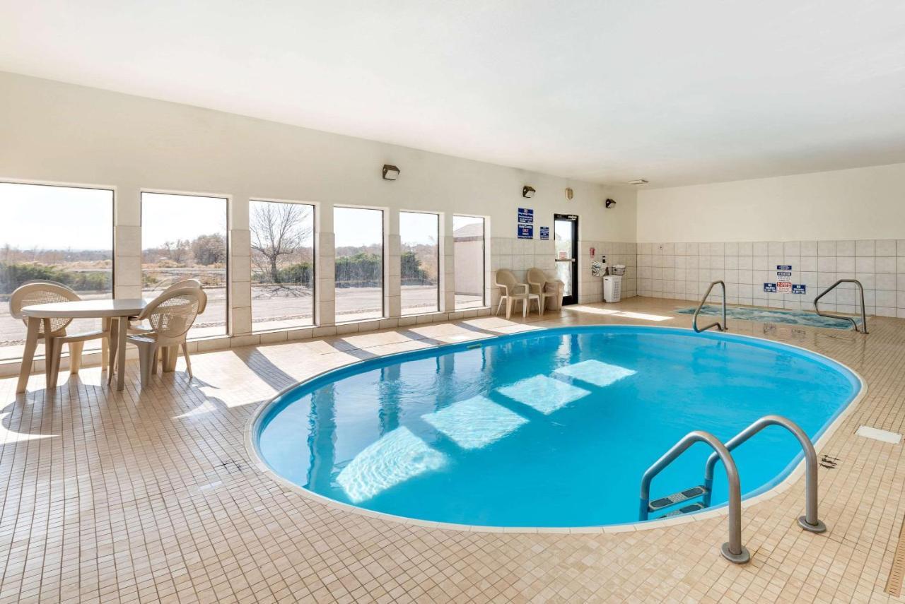 Econo Lodge Pueblo Ngoại thất bức ảnh