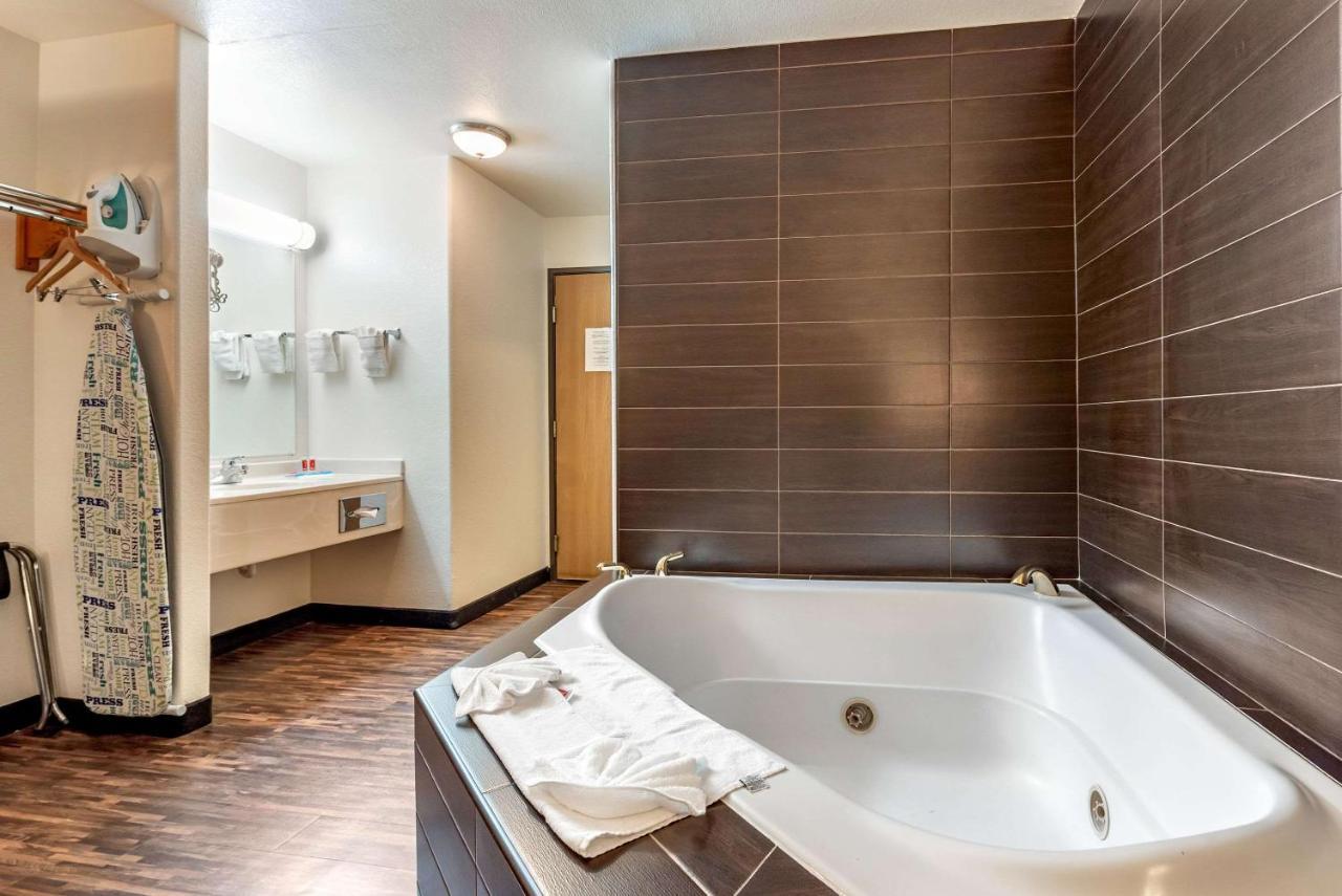 Econo Lodge Pueblo Ngoại thất bức ảnh