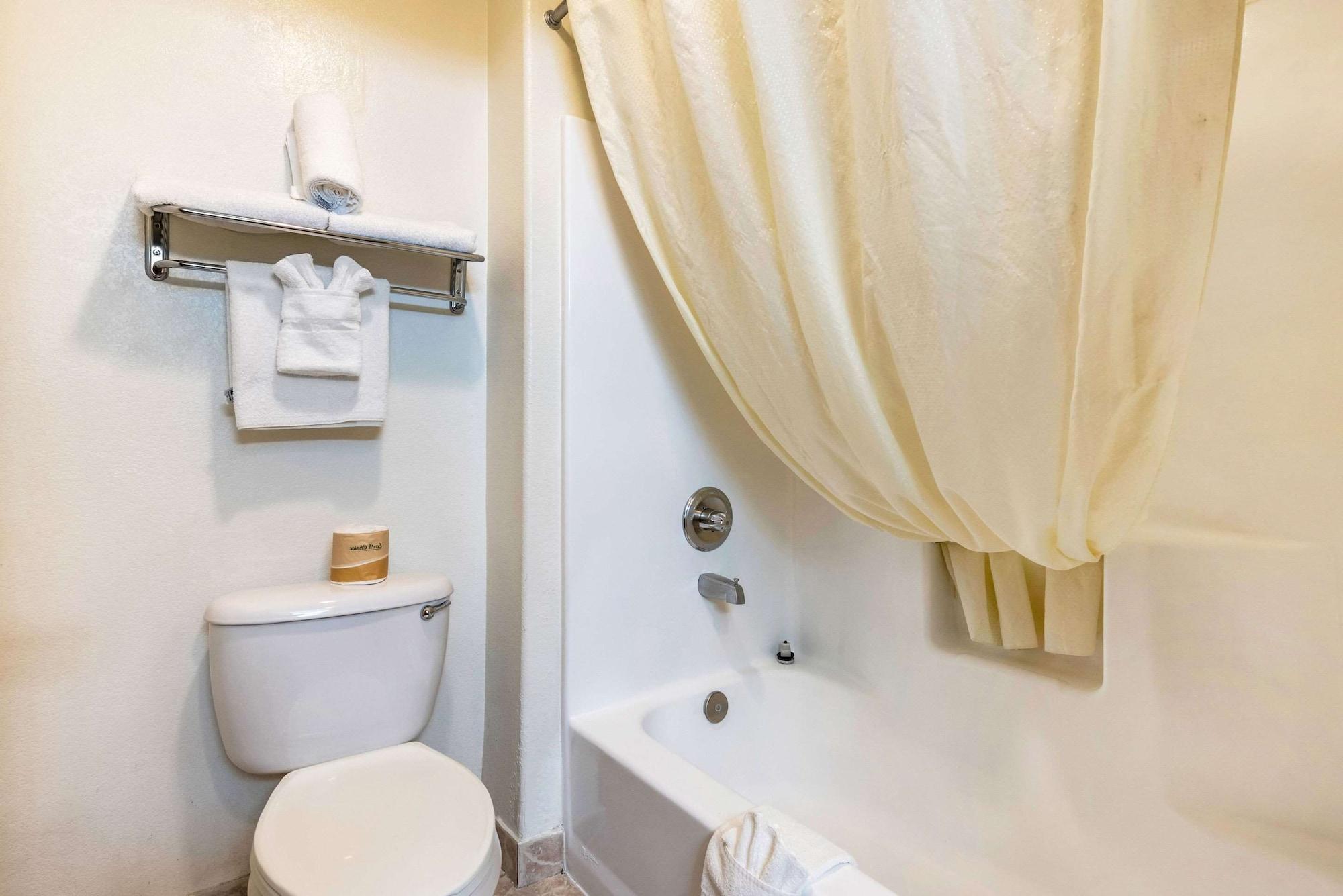 Econo Lodge Pueblo Ngoại thất bức ảnh