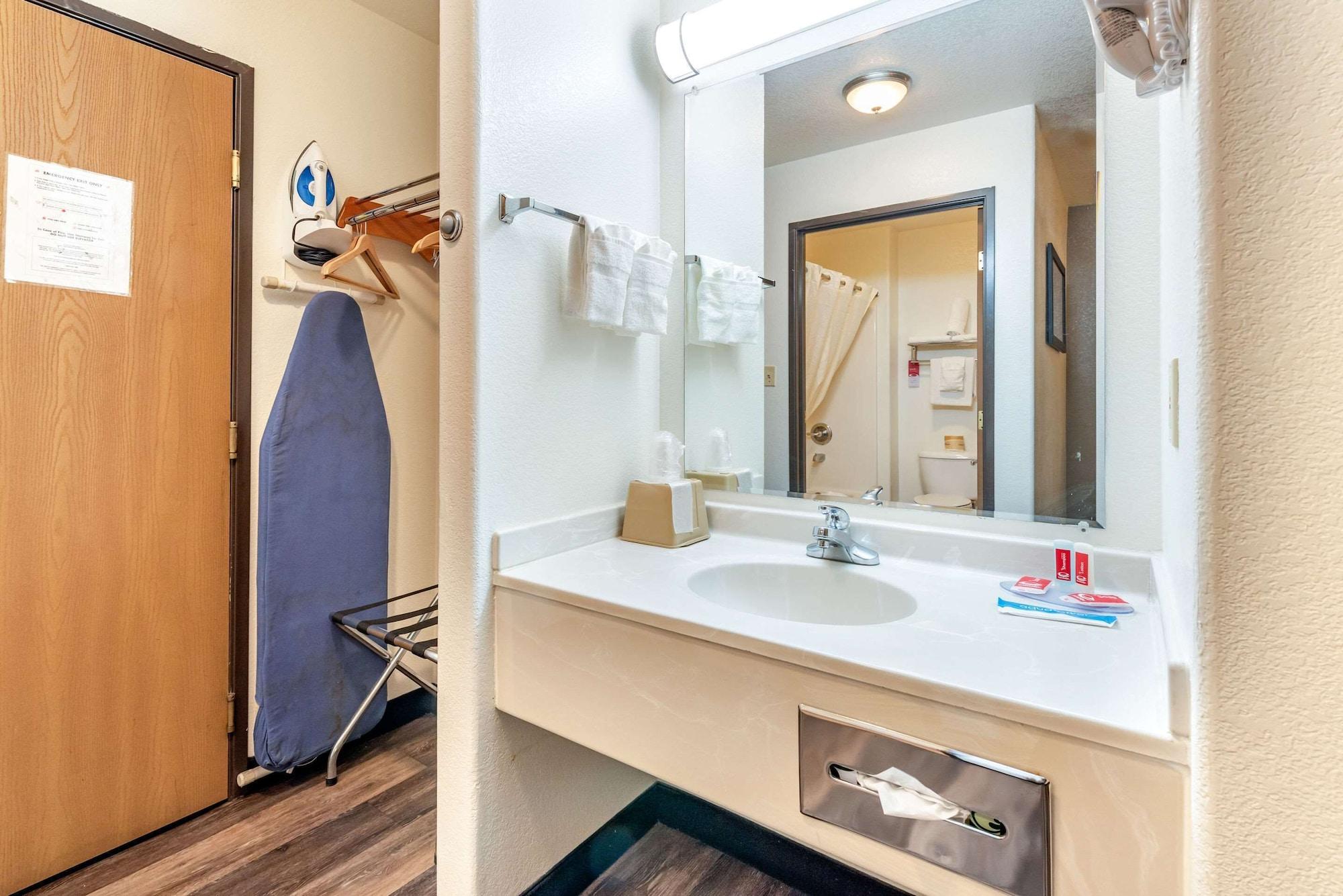 Econo Lodge Pueblo Ngoại thất bức ảnh