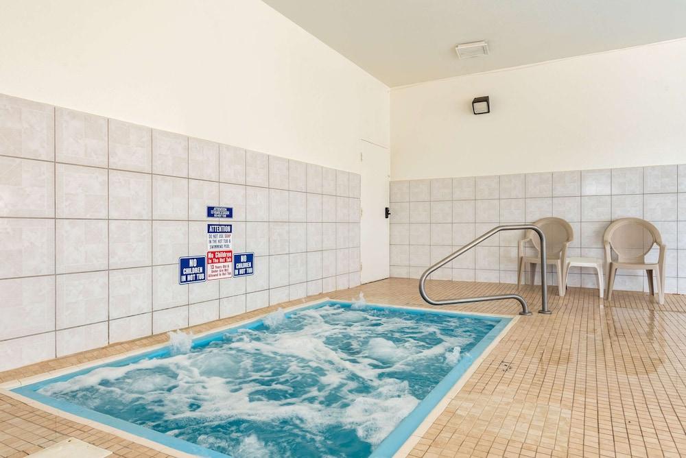 Econo Lodge Pueblo Ngoại thất bức ảnh