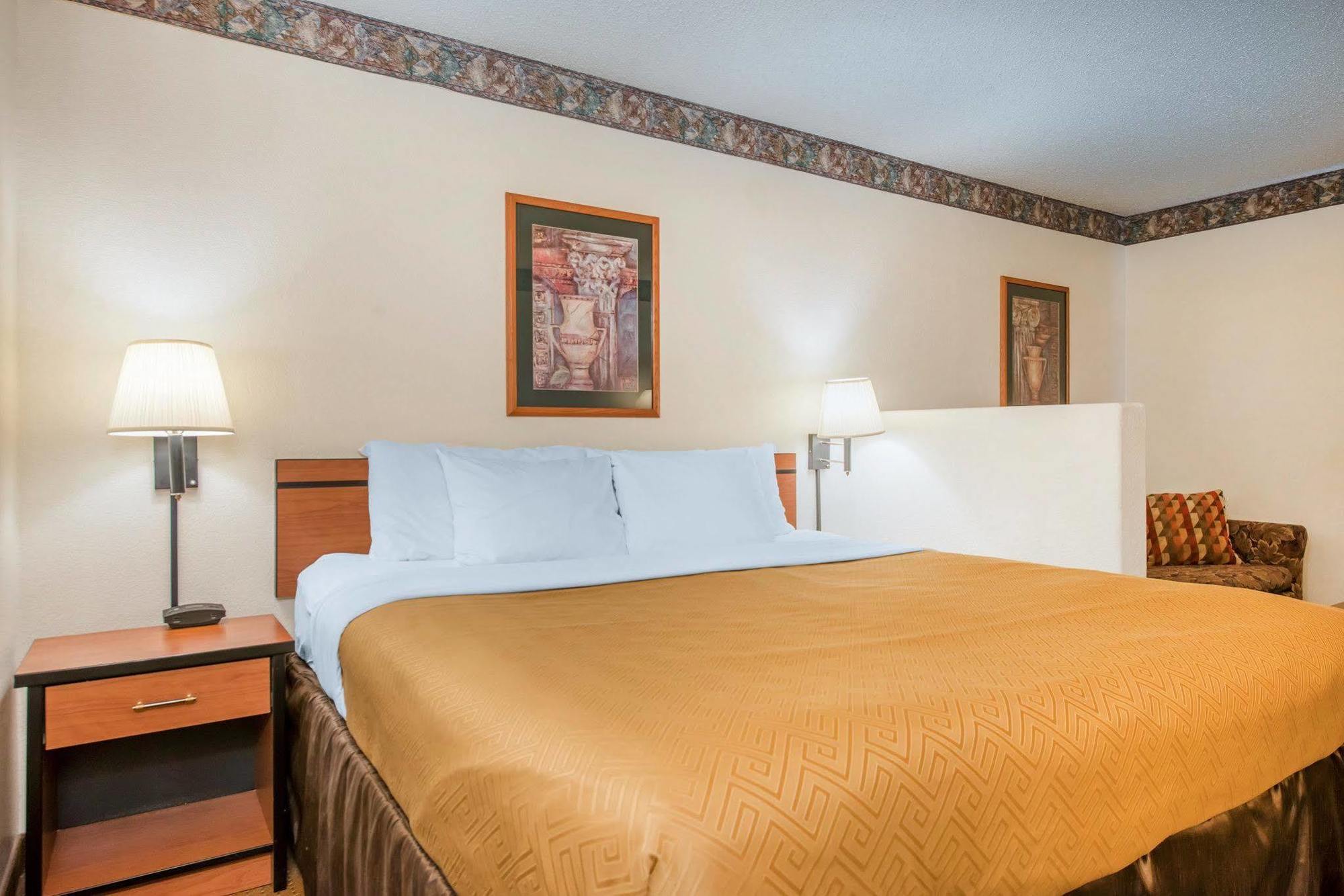 Econo Lodge Pueblo Ngoại thất bức ảnh