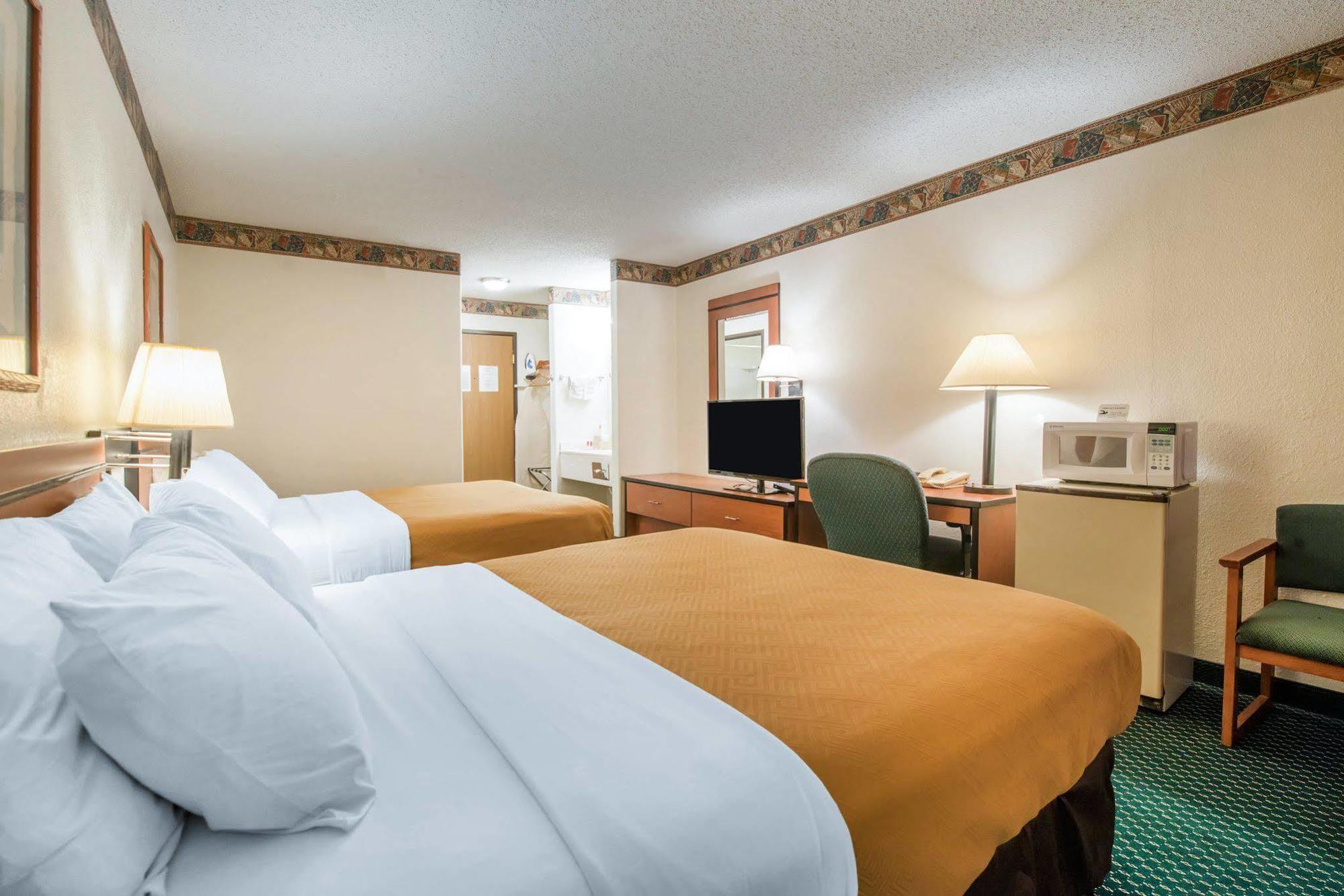 Econo Lodge Pueblo Ngoại thất bức ảnh