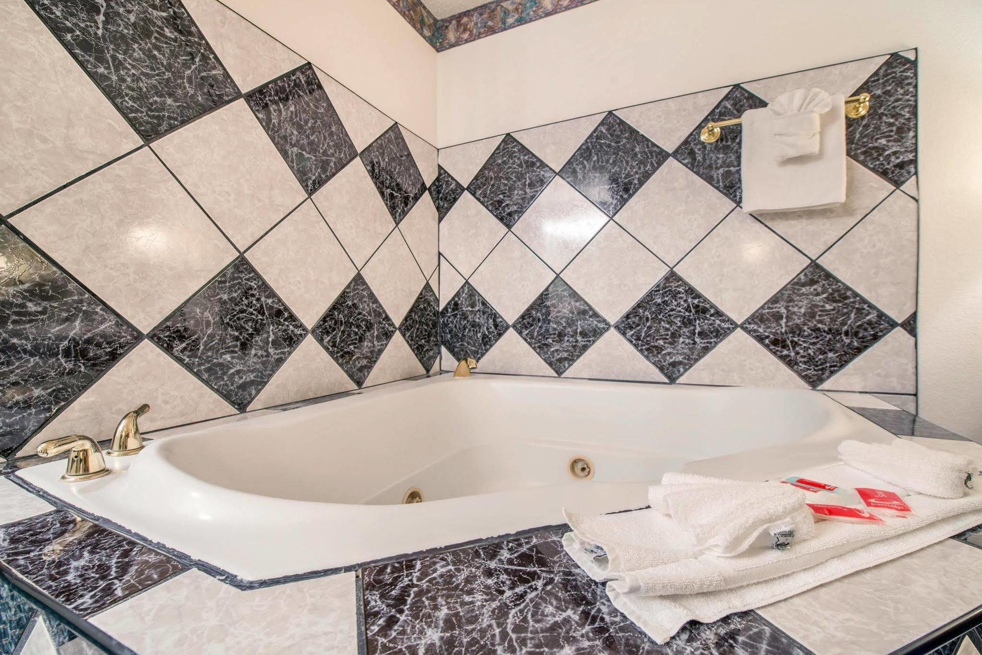 Econo Lodge Pueblo Ngoại thất bức ảnh